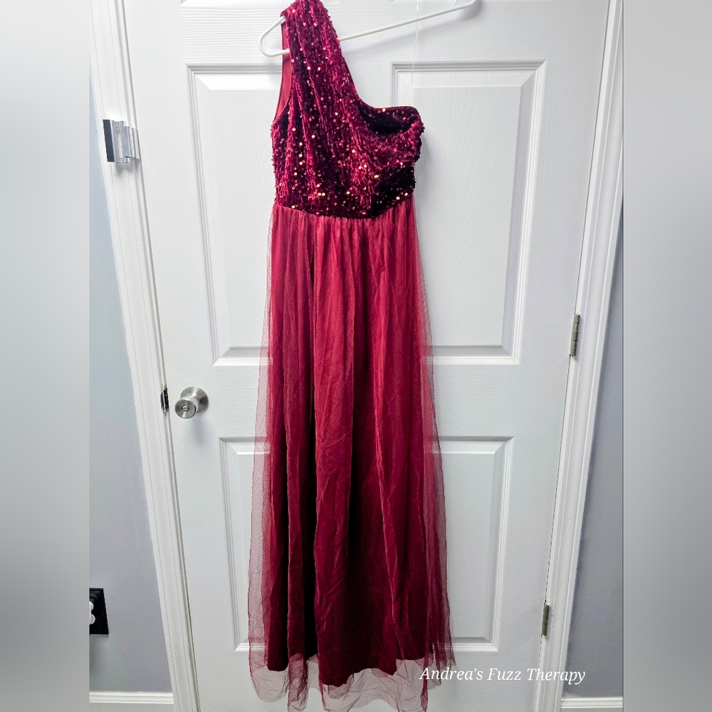 NWOT, Sold By Faeriesty, Burgundy Sequin One-Shoulder Gown!